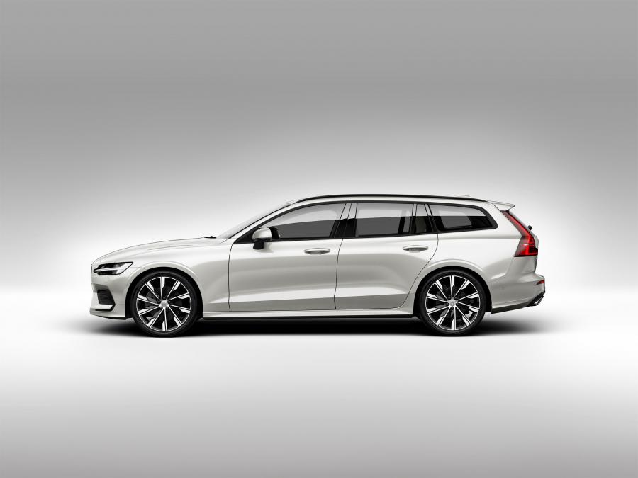  Volvo V60 T6 Momentum 2018 года  (WW) (фото 12 из 15)